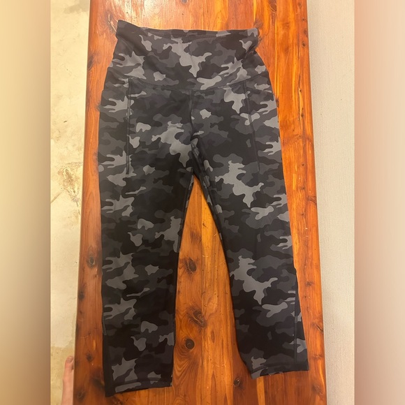 Worn once All in Motion Leggings - Picture 1 of 7